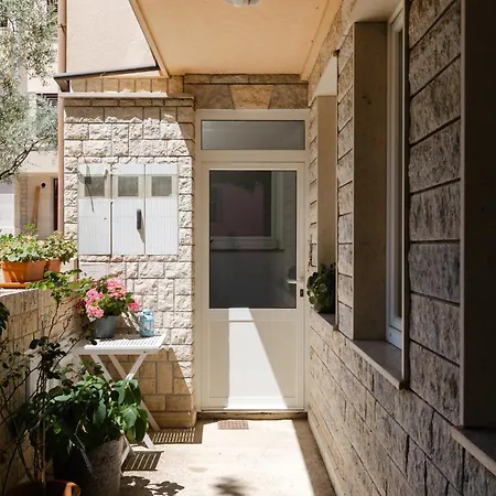 Grotta شقة بولا